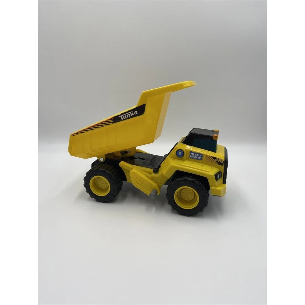 TONKA HASBRO 2018 YELLOW DUMP TRUCK T02 Plastic Lights Up And‎ Sounds